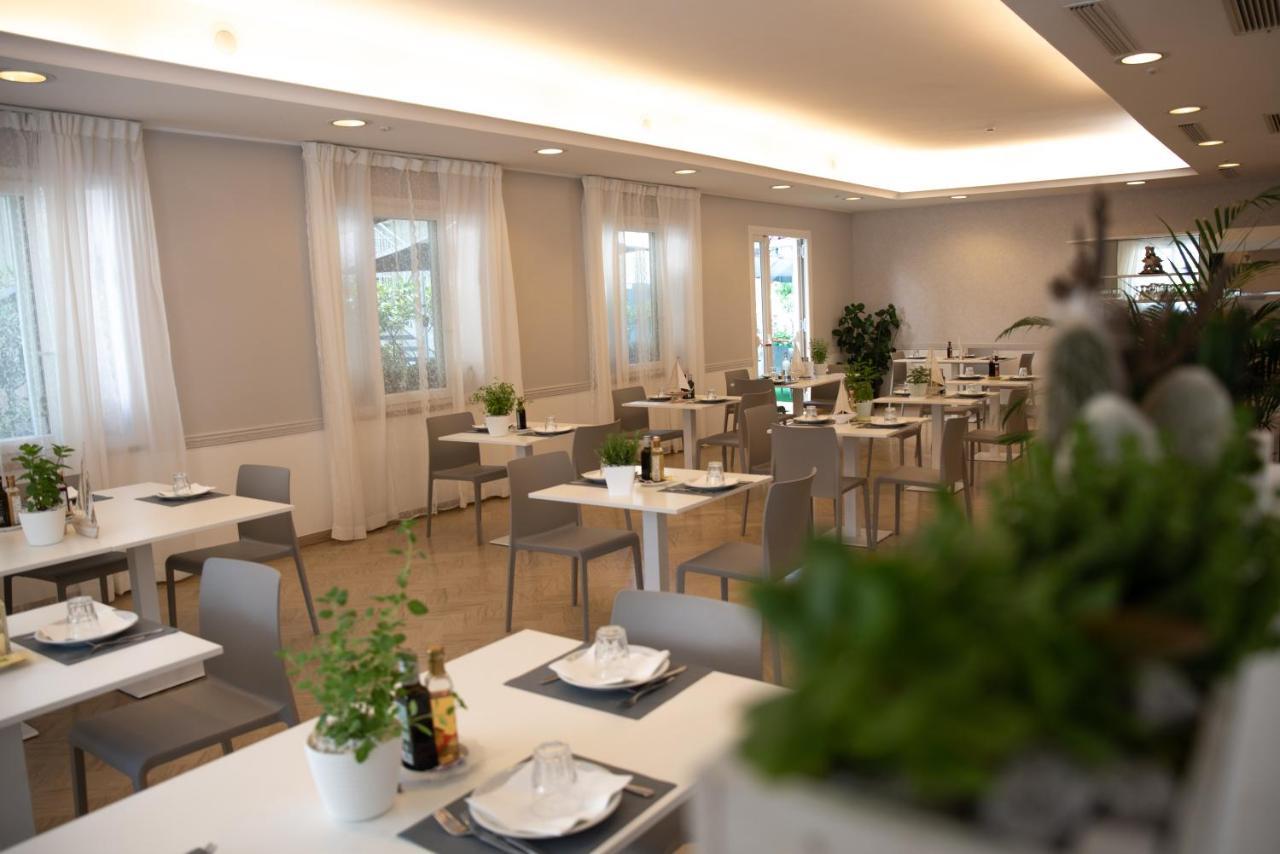 ריצ'יונה Hotel San Gottardo מראה חיצוני תמונה